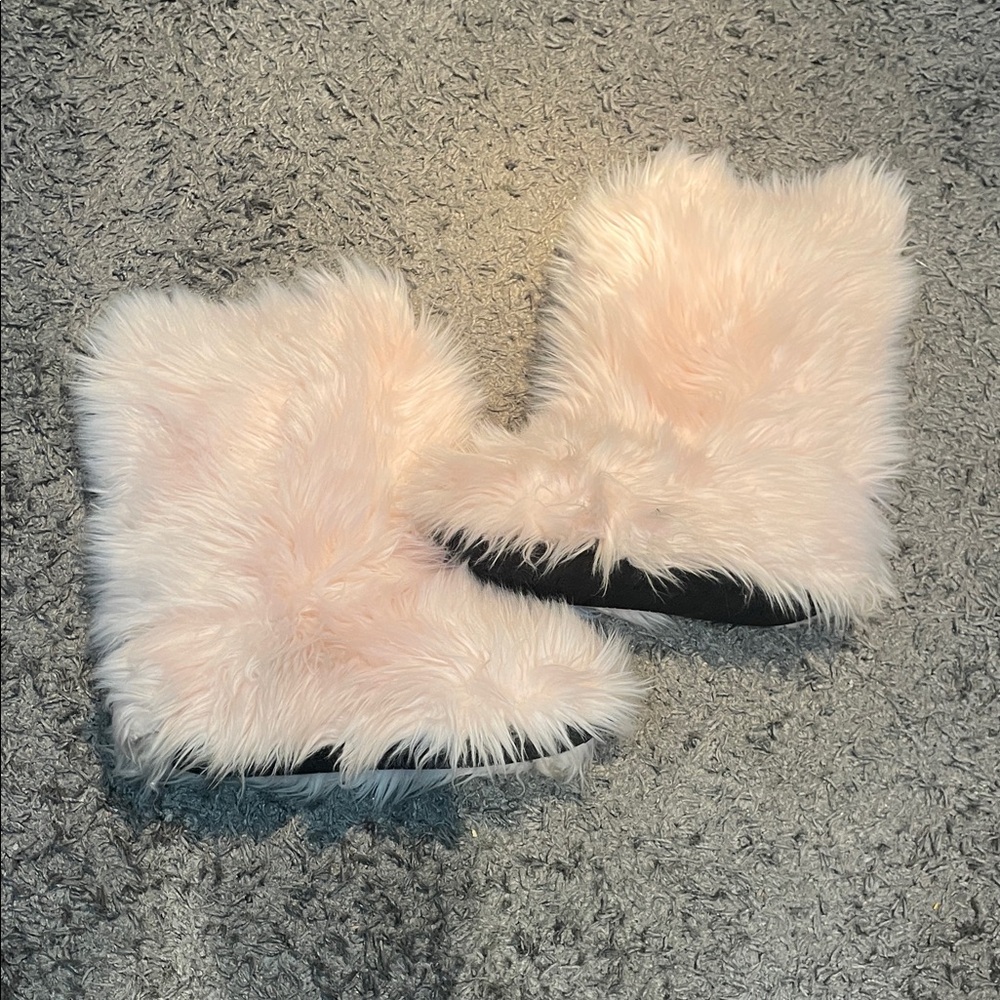 Vintage bearpaw pink fur boots